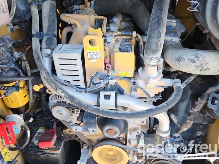 2021-caterpillar-279d3-image-25