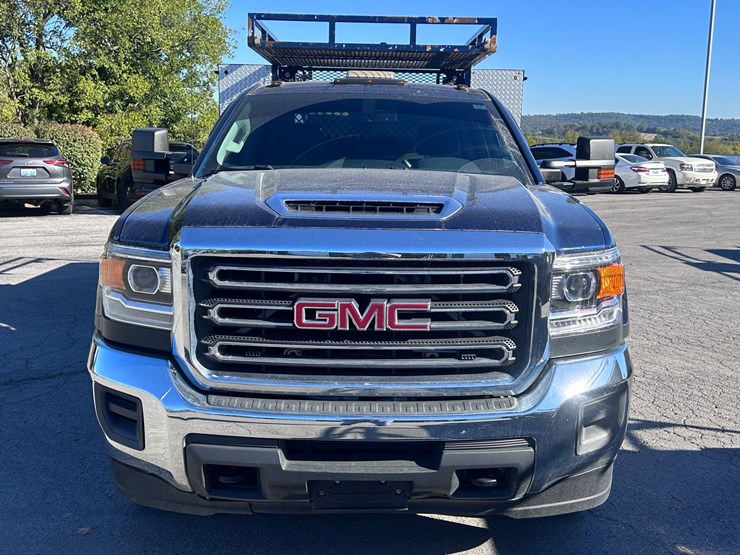2017-gmc-3500-image-12
