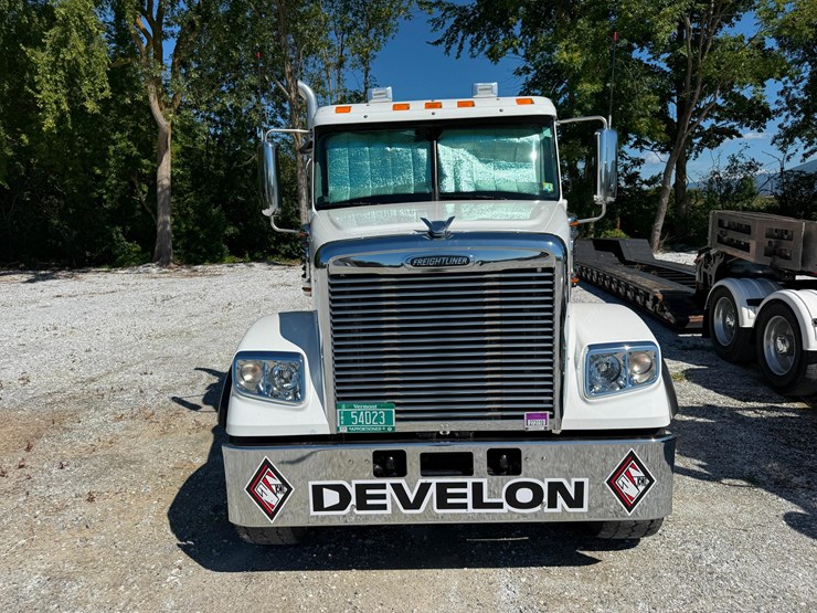 2018-freightliner-122sd-image-6