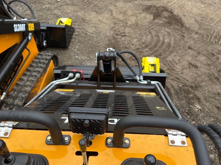 new-sdlool-co-mini-stand-on-skidloader-model-sl360t-image-6
