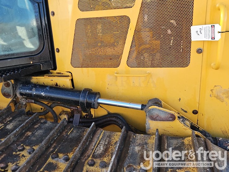 2019-caterpillar-d5k2-lgp-image-16