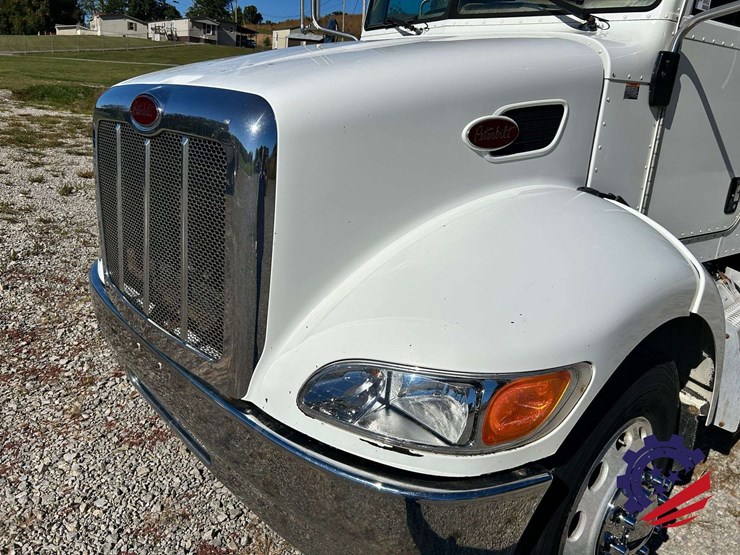 2007-peterbilt-335-image-21