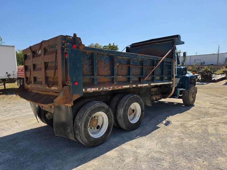 1996-ford-lt8000-image-13