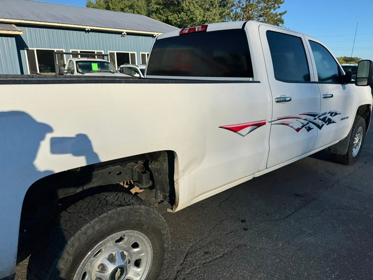 2015-chevrolet-3500hd-image-19
