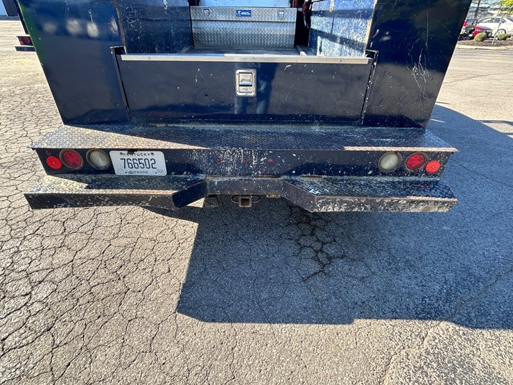 2017-gmc-3500-image-18