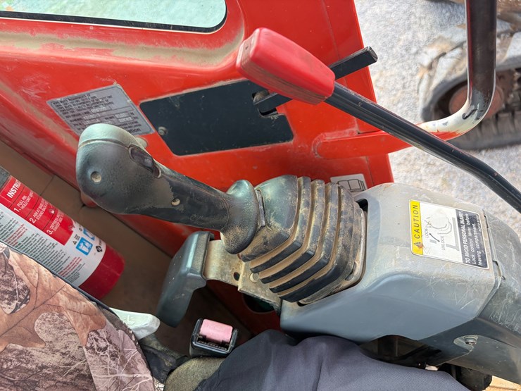 #23-•-2012-kubota-080-3-mini-excavator-image-24