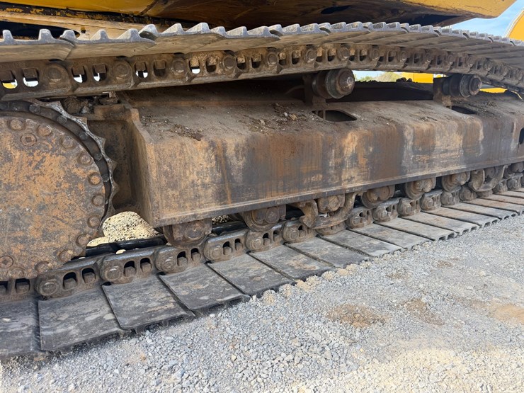 2012-komatsu-pc210-lc-10-image-15