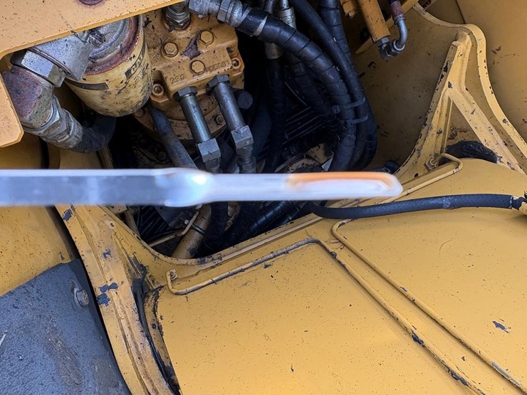 2004-caterpillar-311c-image-31