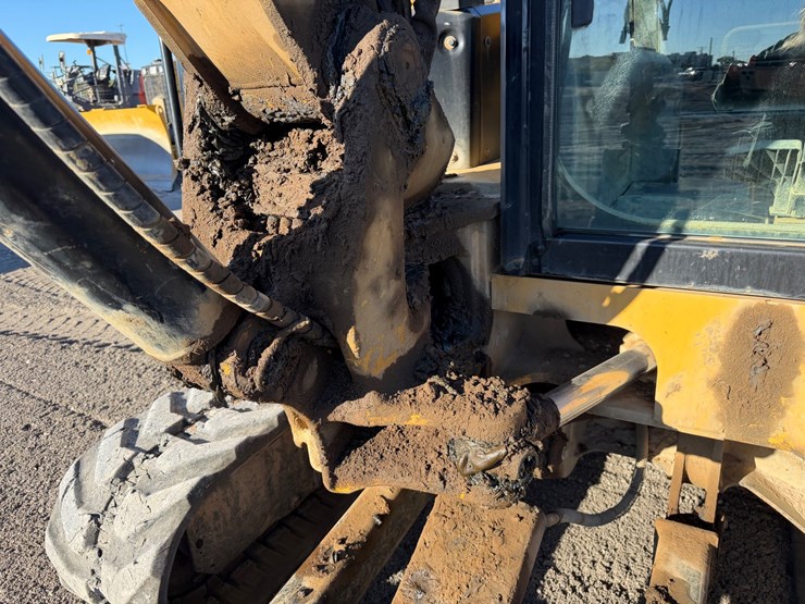 2020-caterpillar-306-image-18