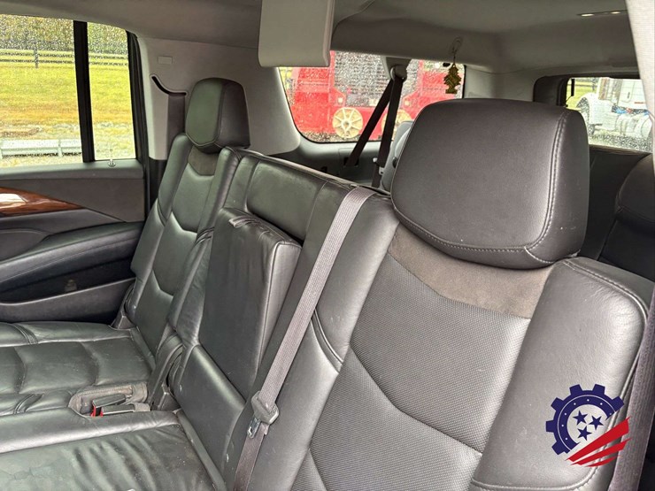 2017-cadillac-escalade-esv-luxury-image-57