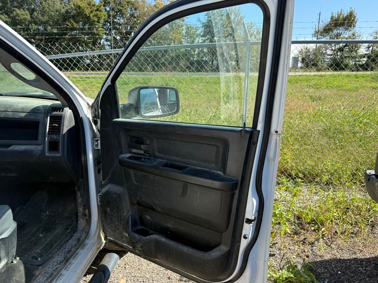 2016-dodge-1500-image-50