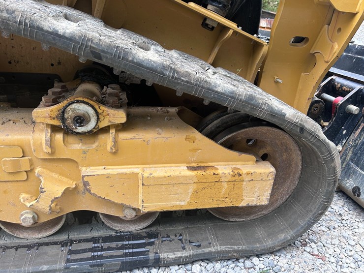 2025-caterpillar-255-image-13
