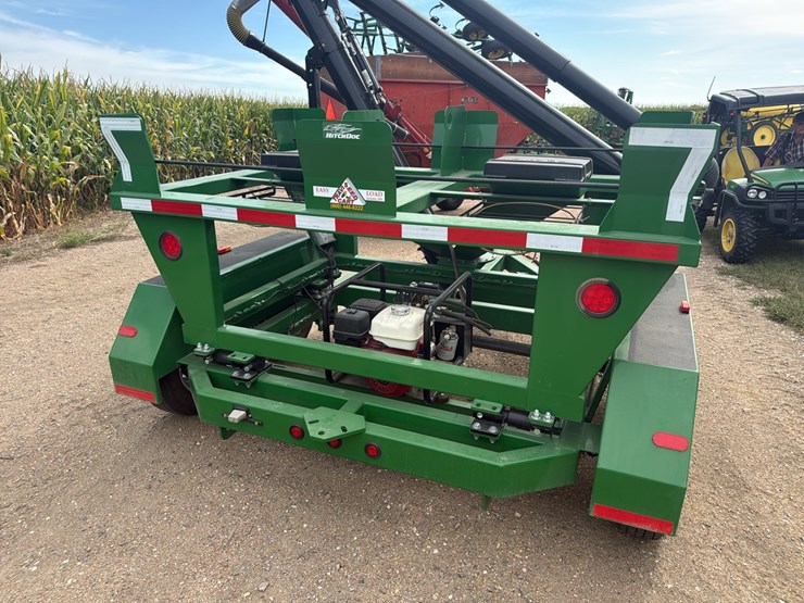 hitchdoc-model-hsc2200-double-seed-tote-tender-trailer-w/-hyd-power-station,-digistar-scale,-tandem-axle-image-4