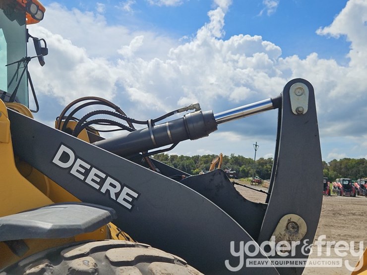 2019-deere-624l-image-11