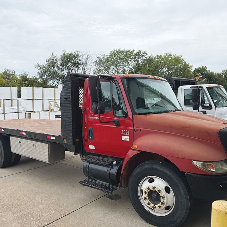 2002 INTERNATIONAL DURASTAR 4300