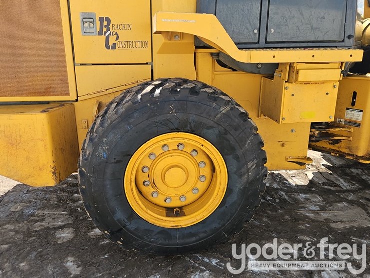 2019-deere-444k-image-9