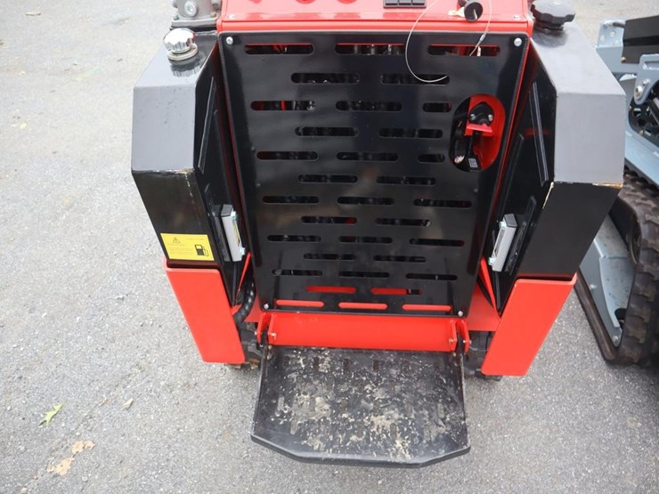 ssl-1500-mini-skidsteer-image-10