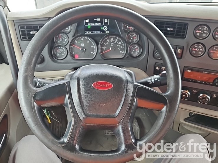 2019-peterbilt-579-image-36