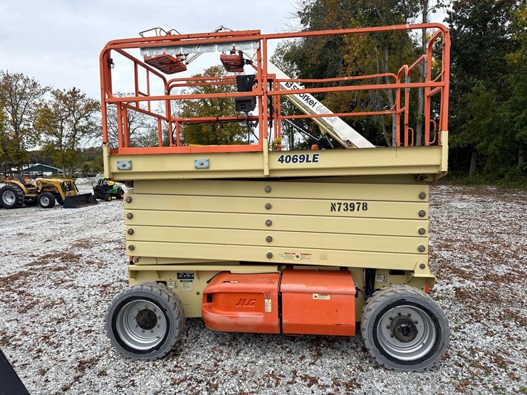 2002-jlg-4069le-image-1