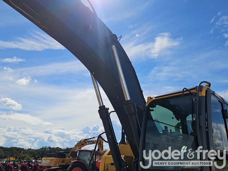 2019-deere-210g-image-20