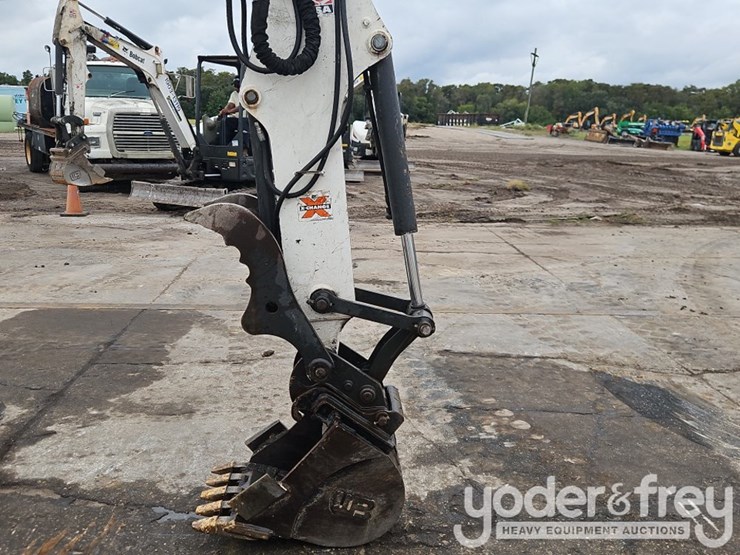 2020-bobcat-e32-image-16