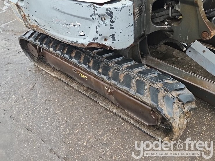 2020-bobcat-e32-image-12