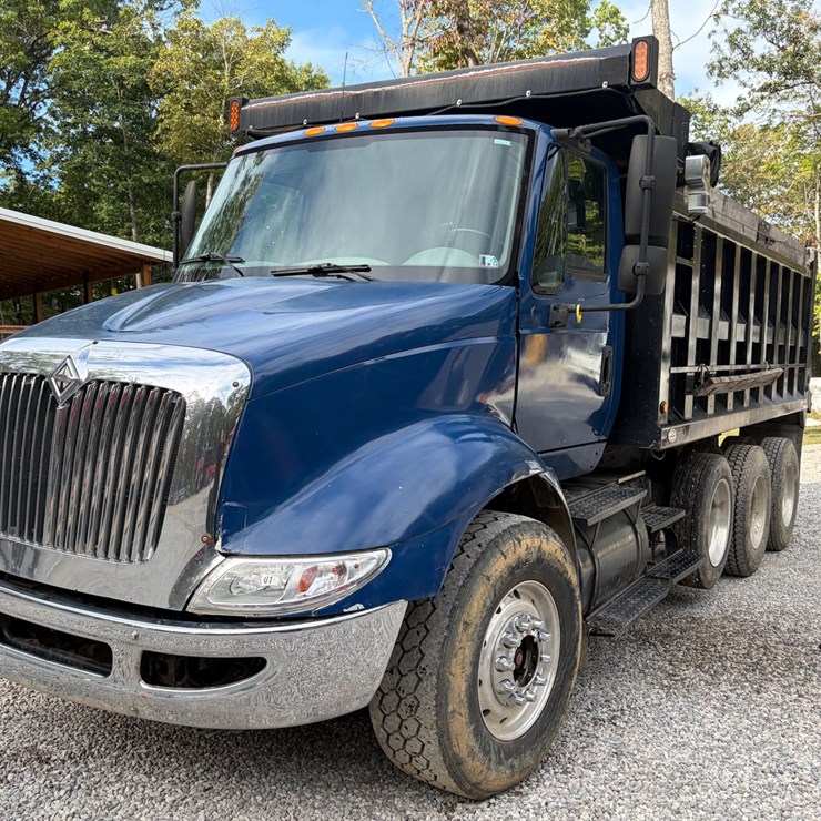 #63 • 2008 INTERNATIONAL TRI-AXLE DUMP TRUCK