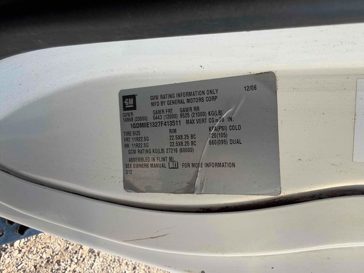 2007-gmc-c8500-utility-body-image-33
