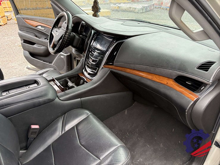 2017-cadillac-escalade-esv-luxury-image-53