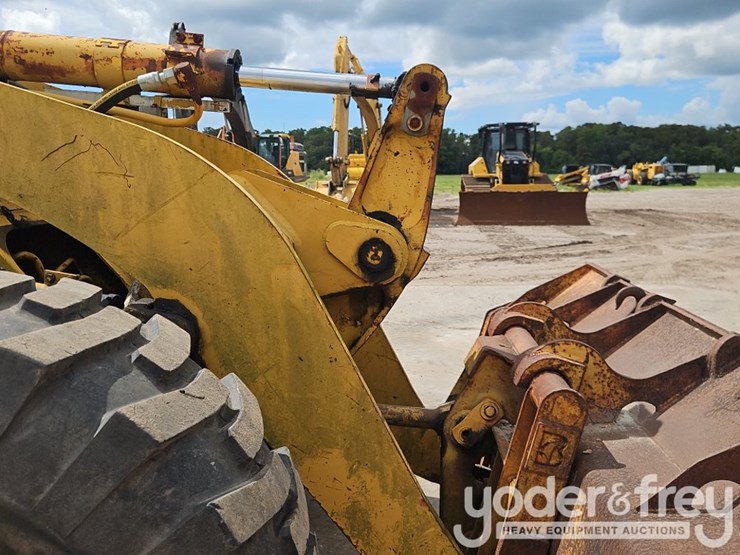 caterpillar-928f-image-12
