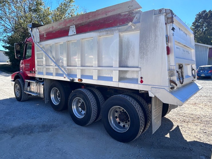 #48-•-2016-volvo-vhd-tri-axle-dump-truck-image-7