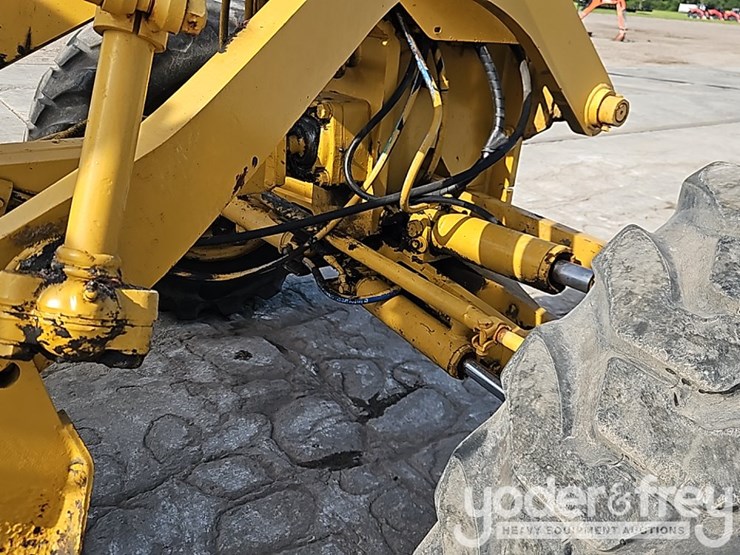 caterpillar-120h-image-12