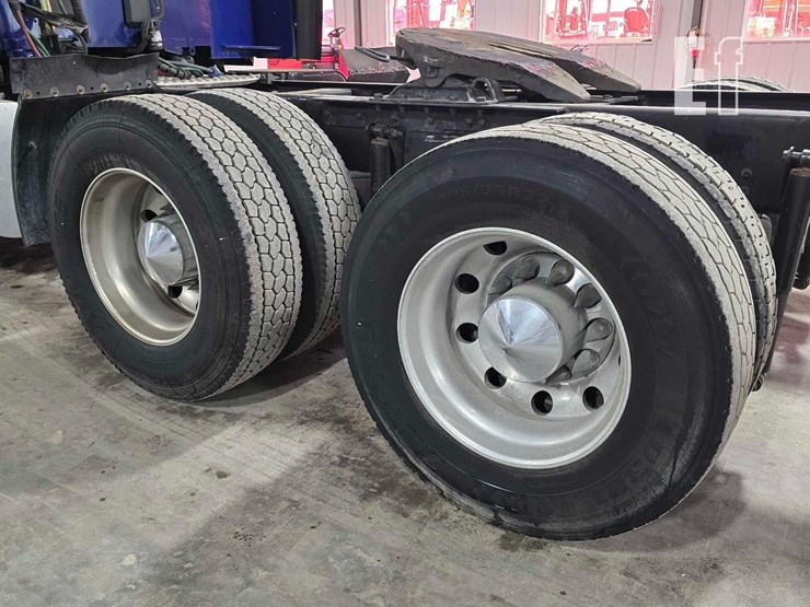 2016-kenworth-t680-image-21