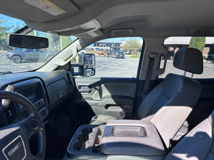 2017-gmc-3500-image-36