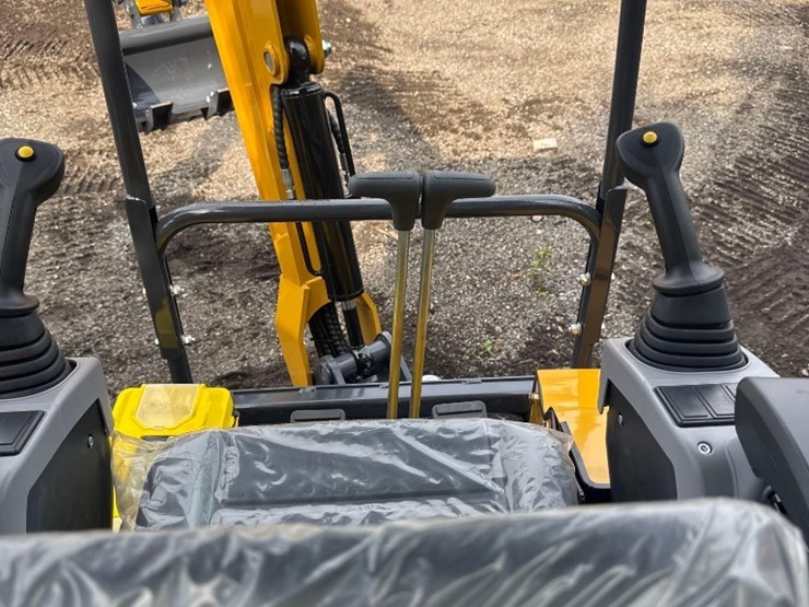 new-sd-lanch-co-diesel-mini-excavator-model-me20-image-6
