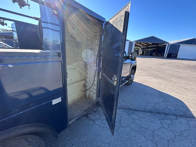2017-gmc-3500-image-22