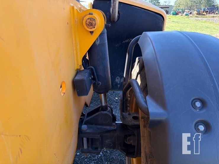 2017-jcb-512-56-image-38