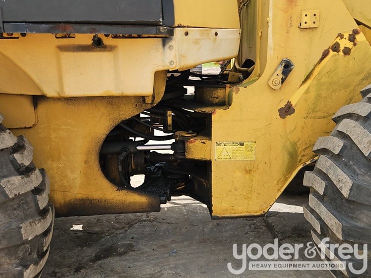caterpillar-928f-image-10