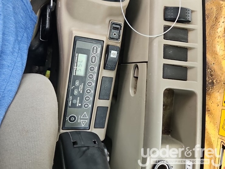 2016-case-cx300d-image-48