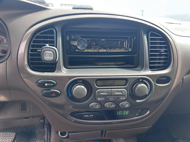 2004-toyota-sequoia-limited-image-17