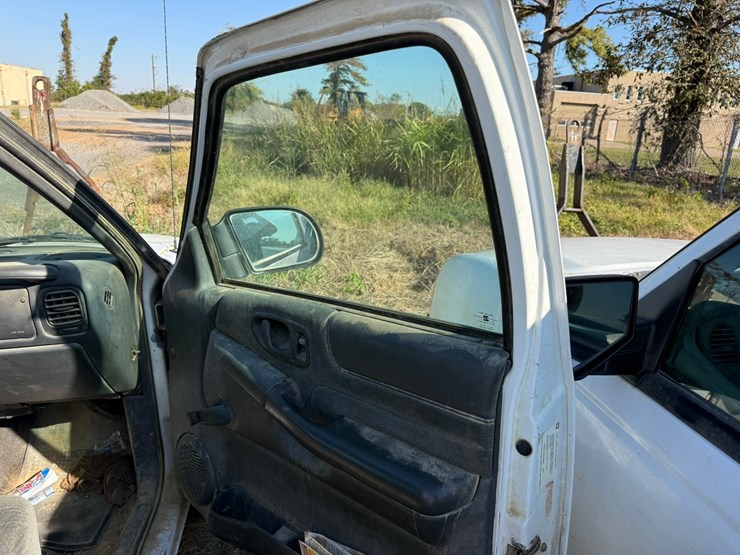2002-chevrolet-s10-image-27