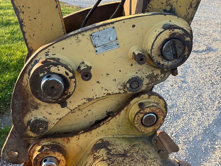 2004-caterpillar-318cl-image-10