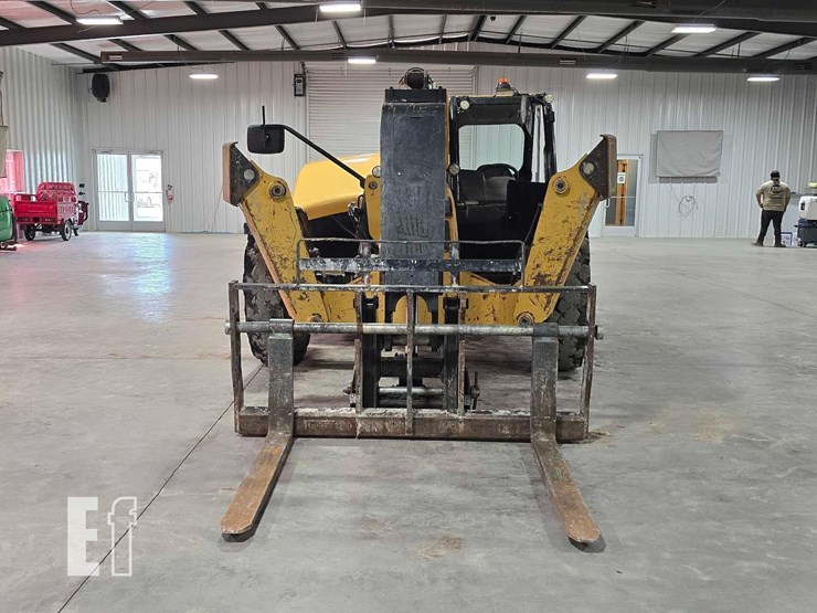 2018-caterpillar-tl943d-image-7
