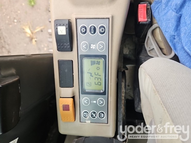2016-case-cx300d-image-45