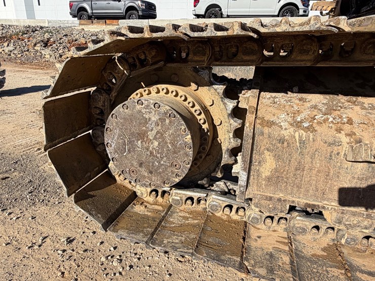 2017-caterpillar-336-image-10