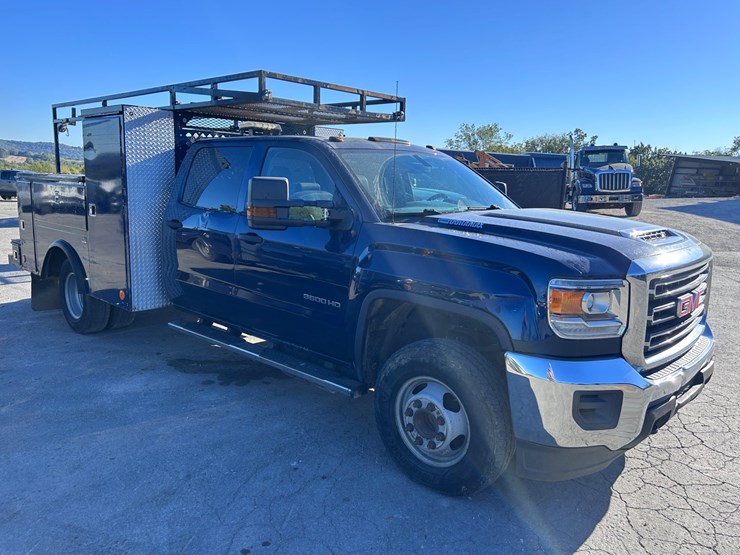 2017-gmc-3500-image-11