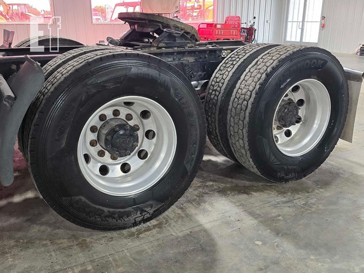 2017-kenworth-t680-image-23