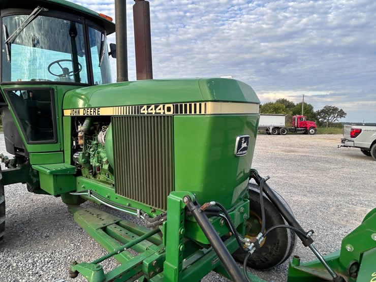 john-deere-4440-image-11