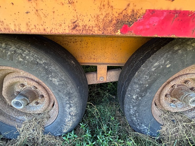 #93-•-20’-matthews-tandem-axle-gooseneck-trailer-image-11