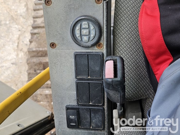 2013-volvo-ec220dl-image-31